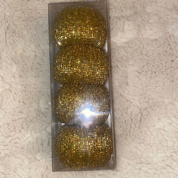 NIB! 🎯 “Classic Tidings” 4 Pack of Napkin Rings! - Picture 1 of 7
